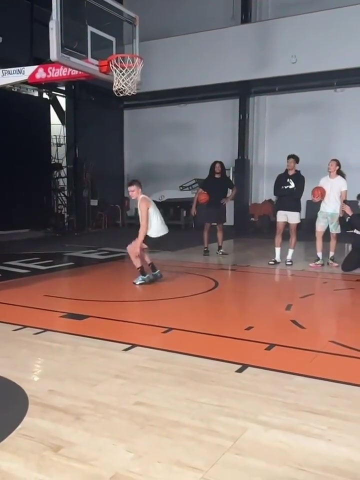 哥们人形火箭啊轻轻一