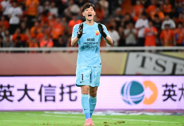 亚冠赛场连续9场不胜积分垫底，海港诠释了何谓内战内行外战外行